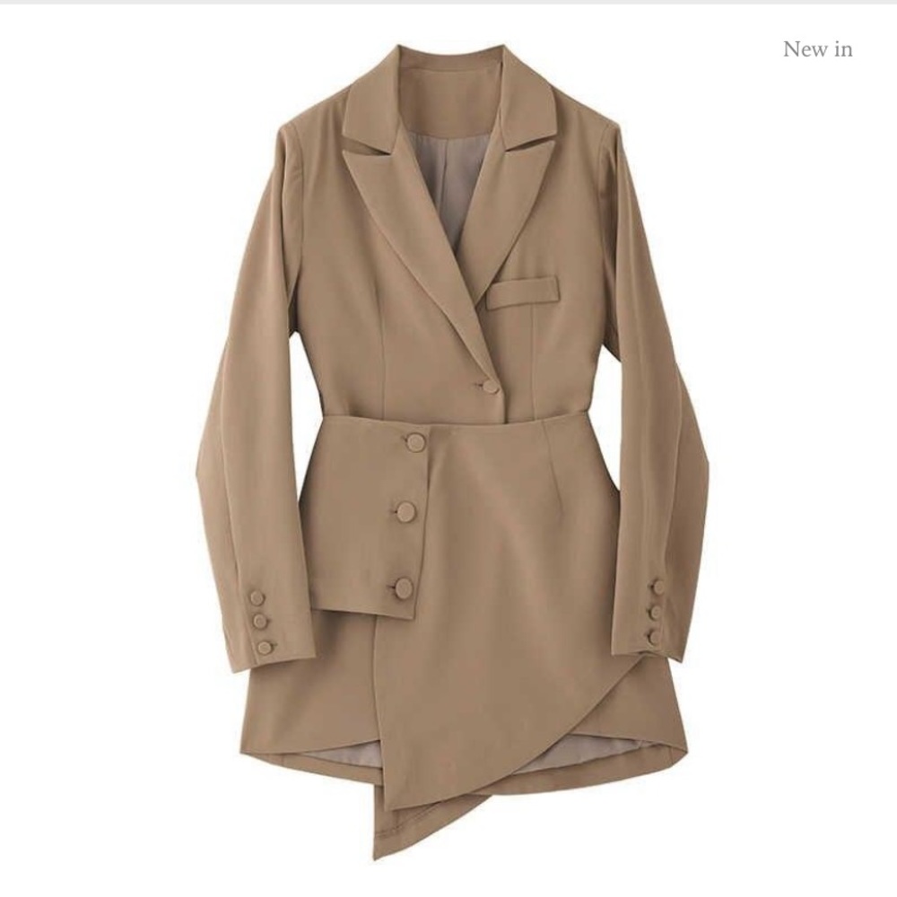 NWOT Beatrice Blazer in Khaki